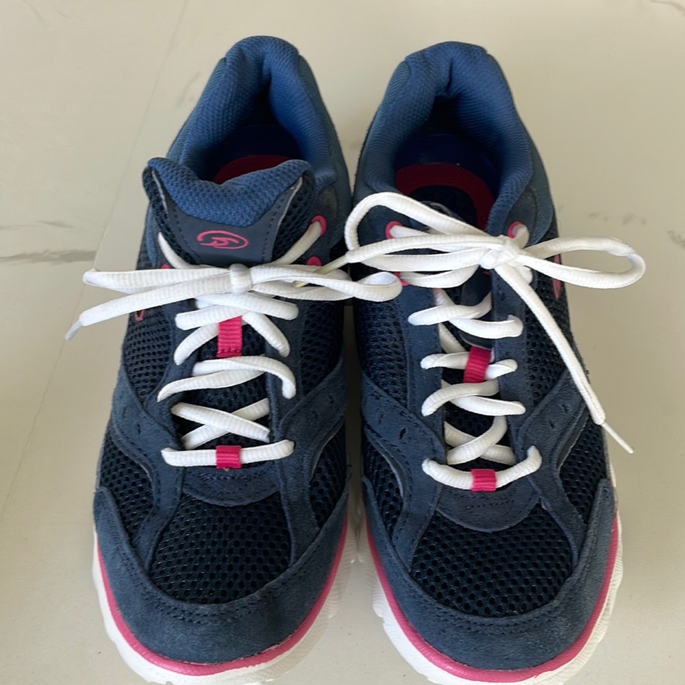 Dr Scholls Athletic Shoes new WOT, suede leather upper.
